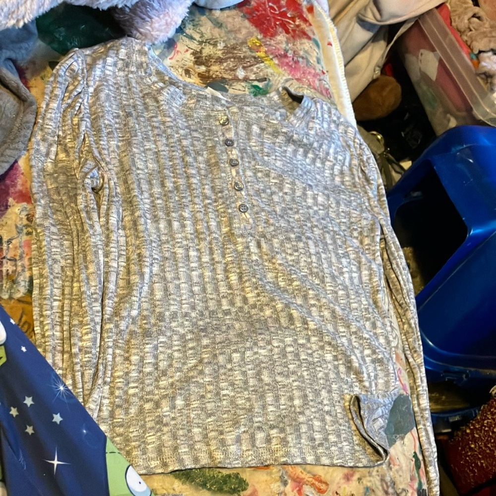 Derek Heart Gray Long Sleeve Top